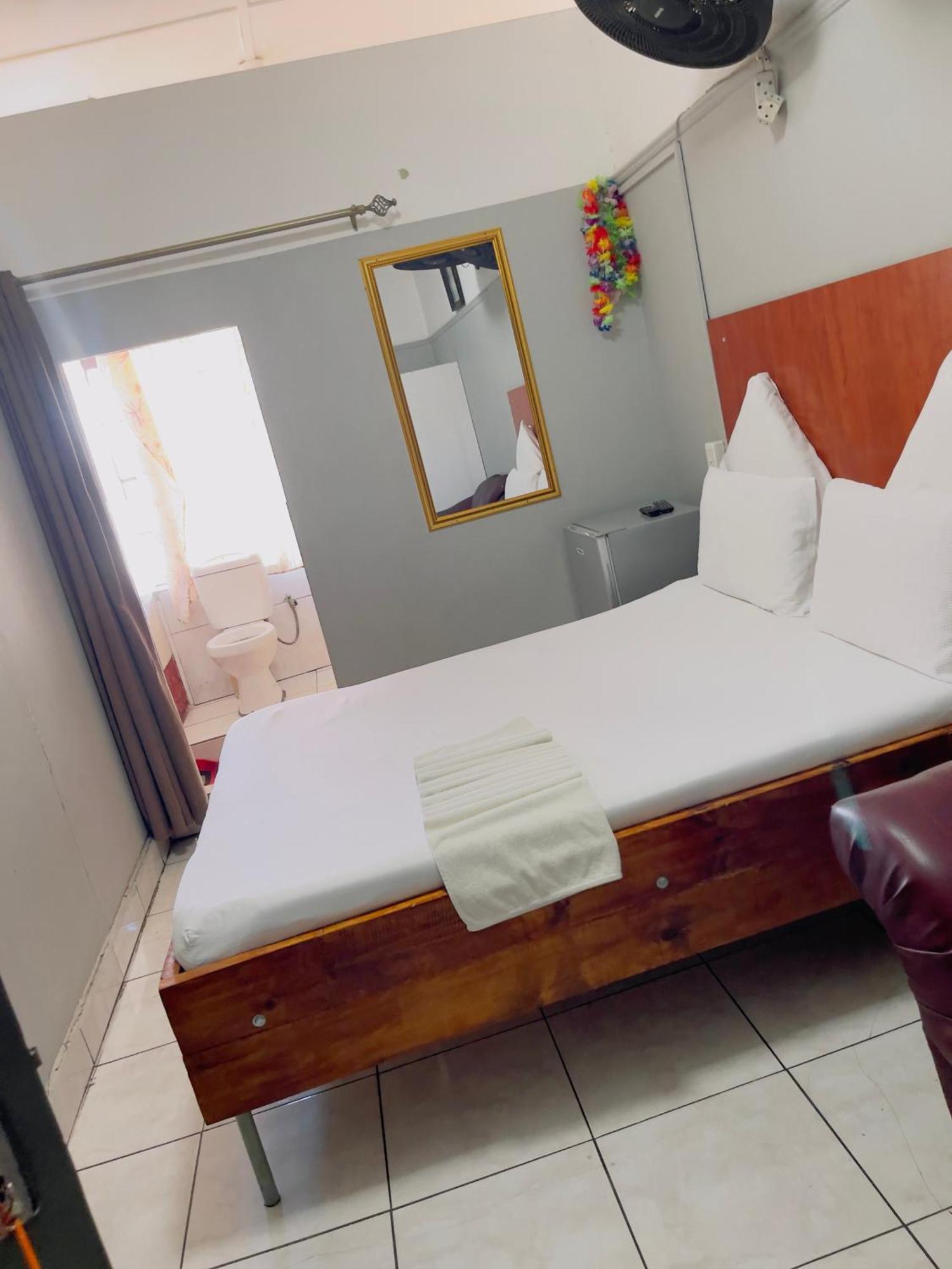 Sunrise Guest Inn Pretoria Bagian luar foto